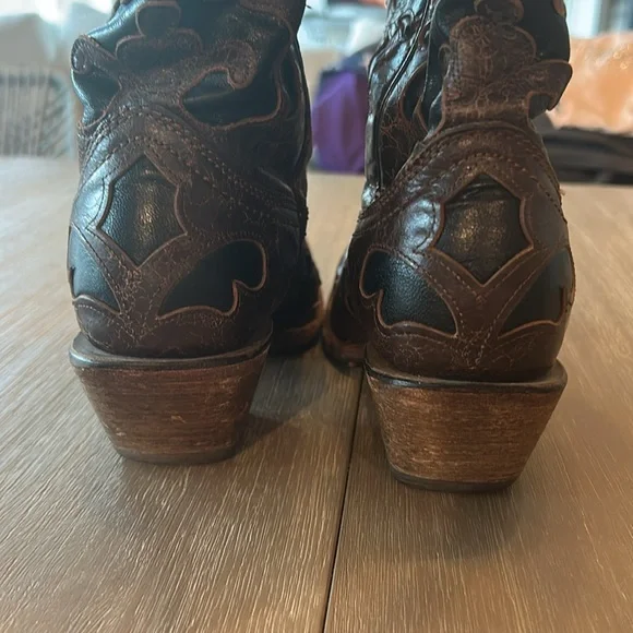 Corral boots black and brownSz 5‎